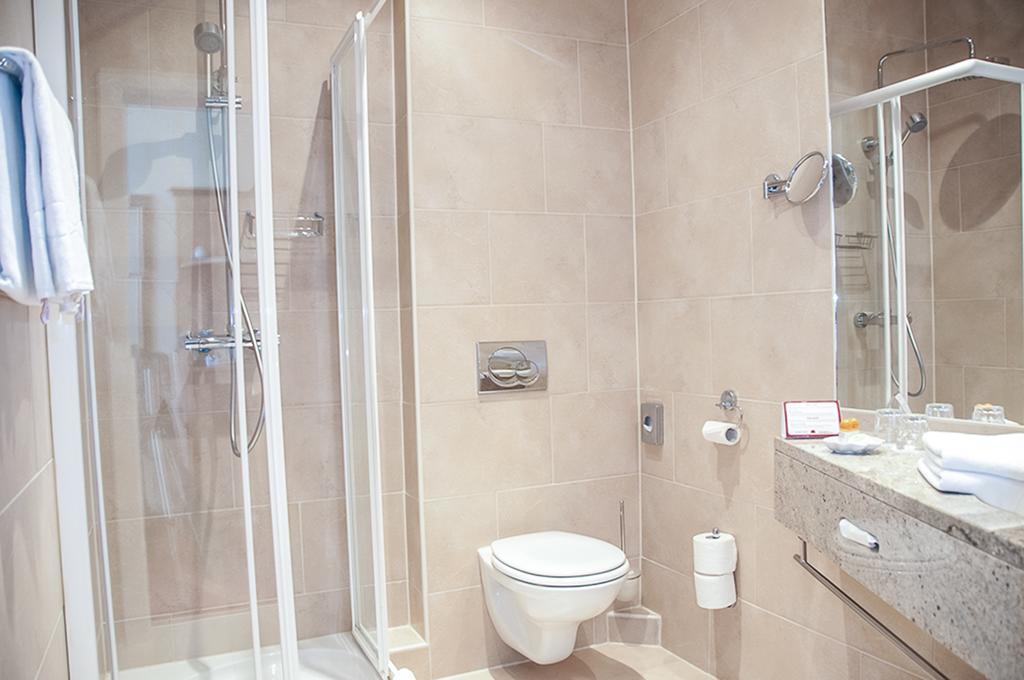 Pension Opera Suites I Self Check In Vienna Room photo