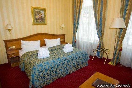 Pension Opera Suites I Self Check In Vienna Room photo