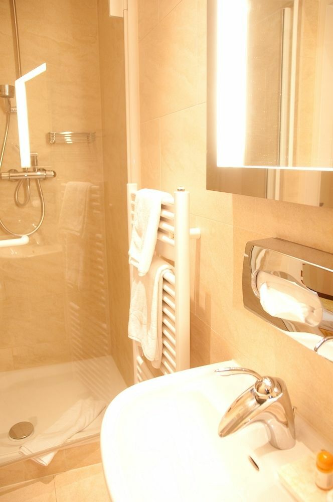 Pension Opera Suites I Self Check In Vienna Exterior photo